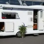 B-type semi-integraal camper huren Friesland — 2 tot 4 personen