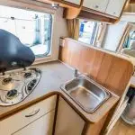 1504527364-keuken F-type Friesland Campers