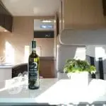 1529336149-C-type Friesland Campers binnenaanzicht van voren naar achteren