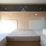 1529336191-C-type Friesland Campers slaapkamer