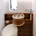 1611070980-toilet camperbus